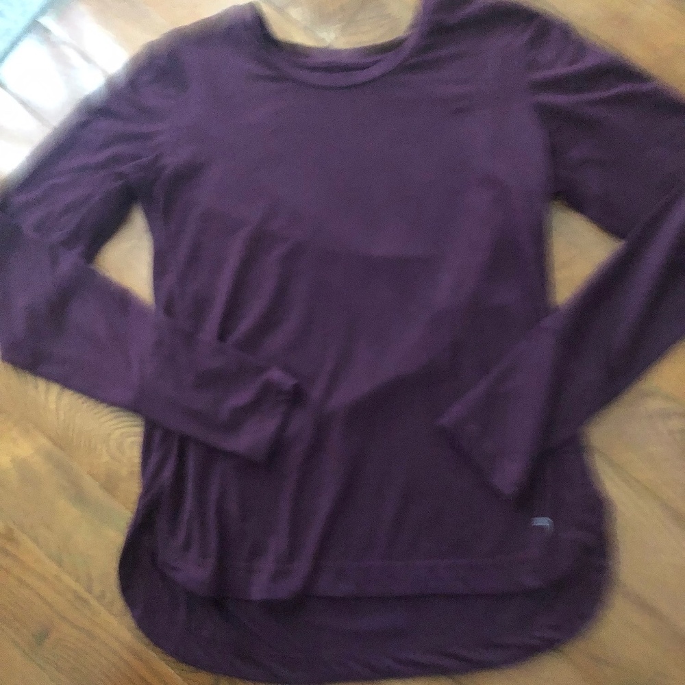 *Leg3end athletic shirt w/thumb holes